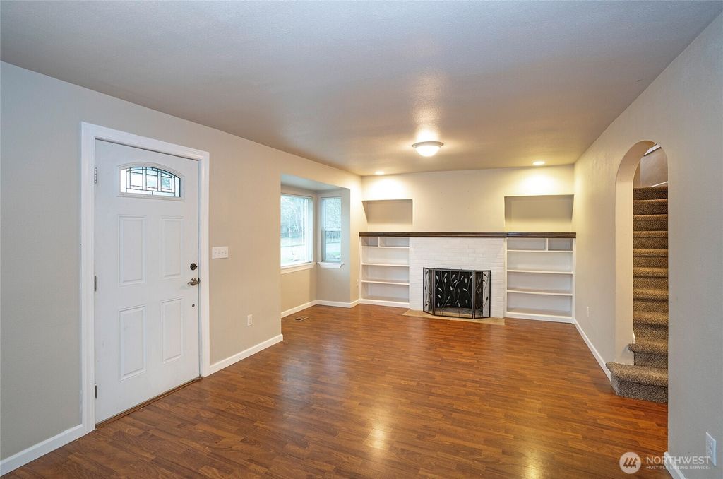 Photo of 407 18th Street SW, Puyallup, WA 98371 (MLS # 2462848)