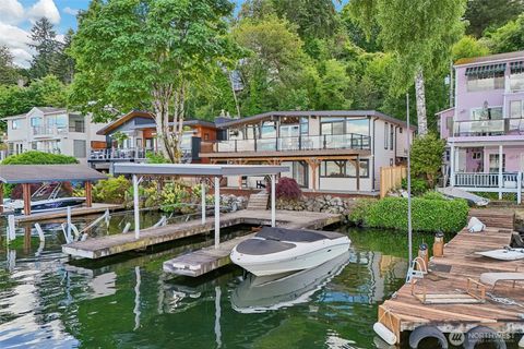 Photo of 12582 Riviera Place NE, Seattle, WA 98125 (MLS # 2529687)