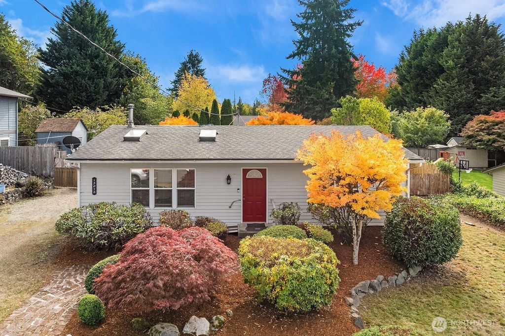 Photo of 15013 SE 113th Street, Renton, WA 98059 (MLS # 2445644)