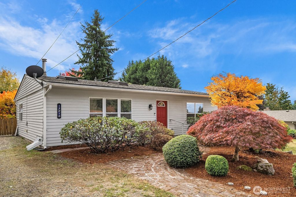 Photo of 15013 SE 113th Street, Renton, WA 98059 (MLS # 2445644)
