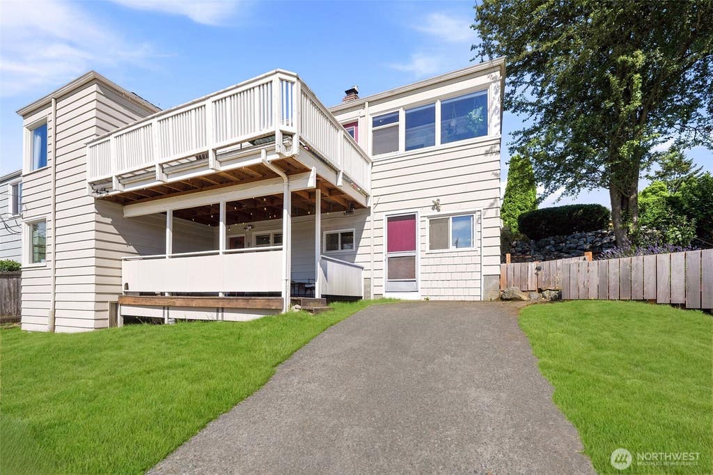 Photo of 9725 Phinney Avenue N, Seattle, WA 98103 (MLS # 2552871)