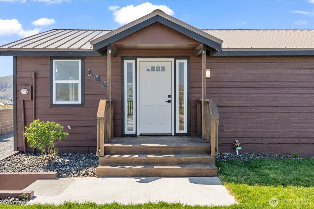 Photo of 106 SW Yucca Place, Mattawa, WA 99349 (MLS # 2504559)