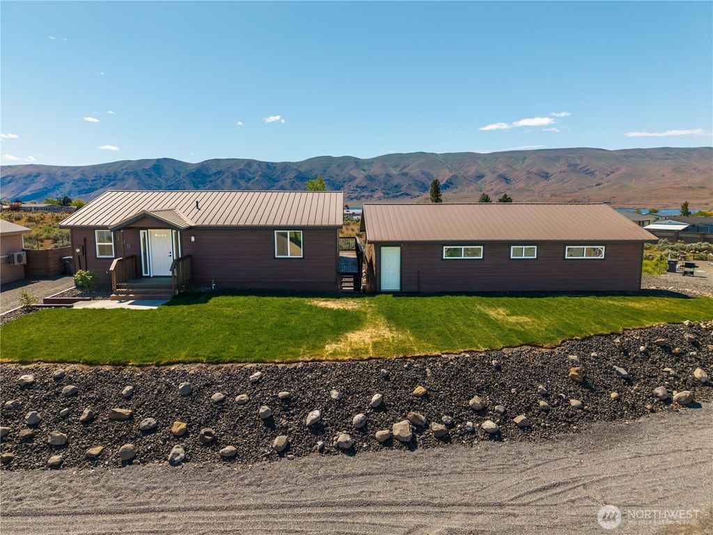 Photo of 106 SW Yucca Place, Mattawa, WA 99349 (MLS # 2504559)