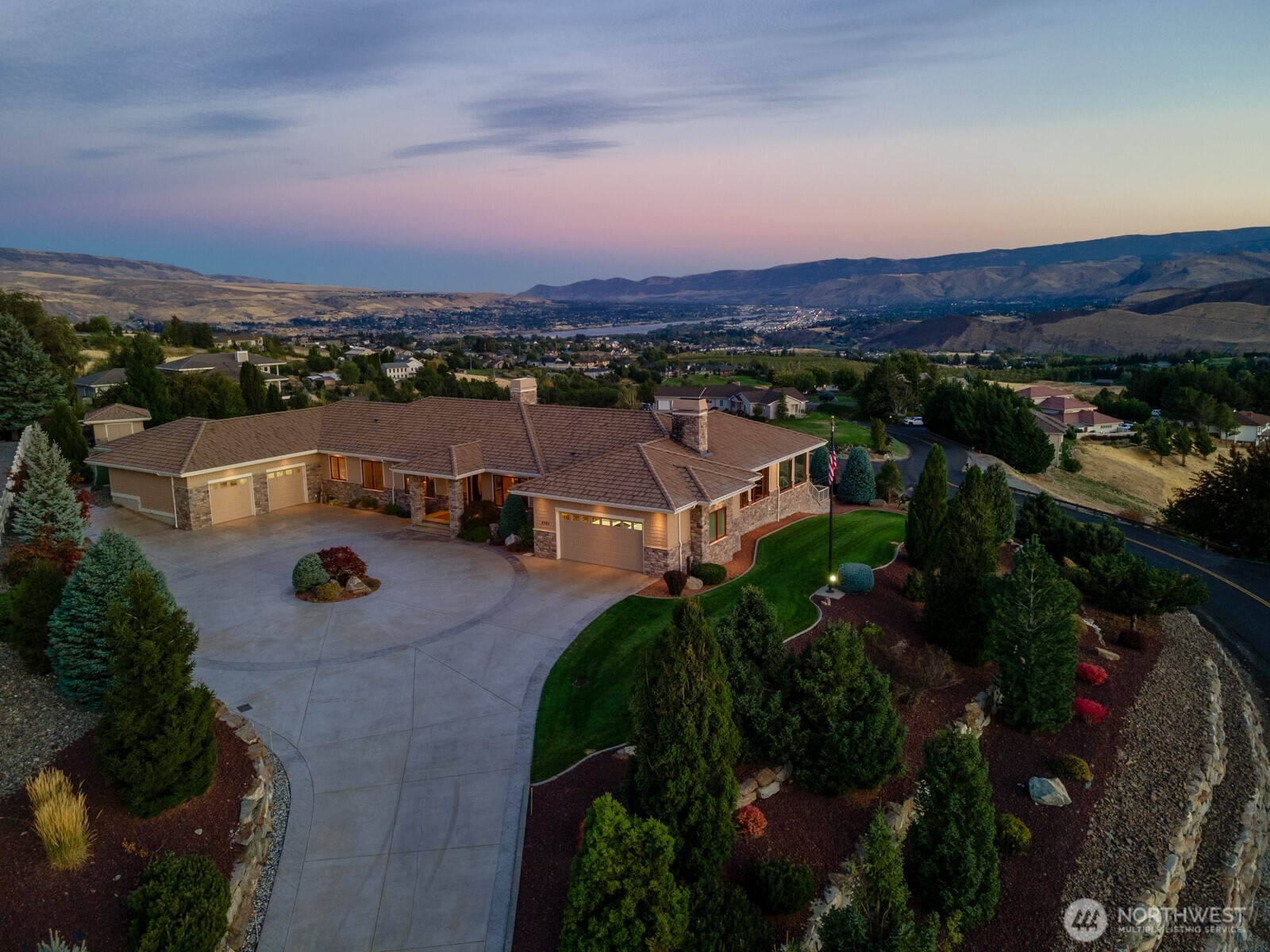 4065 W Eaglerock Drive