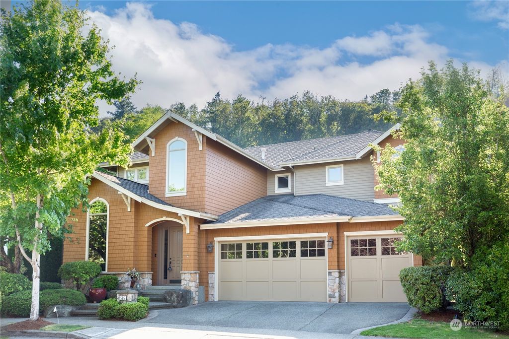 Photo of 585 Saddleback Loop Way NW, Issaquah, WA 98027 (MLS # 2266229)
