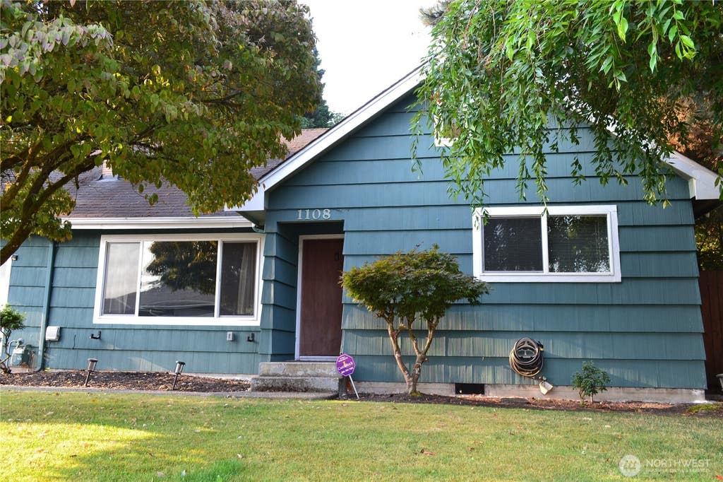 Photo of 1108 10th Street NE, Auburn, WA 98002 (MLS # 2565327)