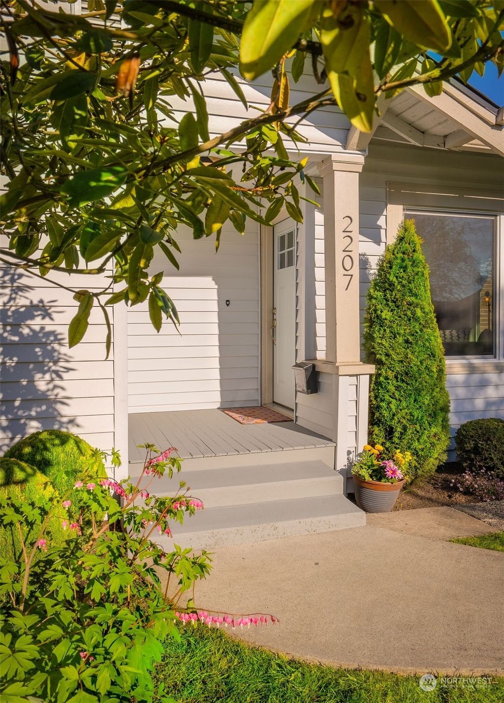 Photo of 2207 Cleveland Avenue, Everett, WA 98201 (MLS # 2222794)