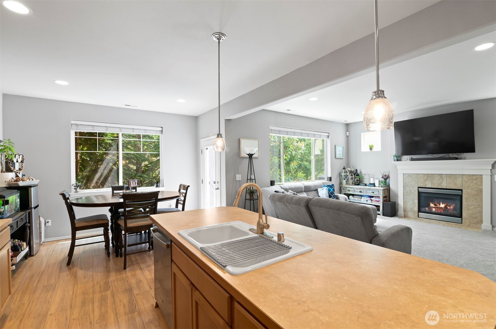 Lynnwood, Washington 98087, United States, 4 Bedrooms Bedrooms, ,3 BathroomsBathrooms,Residential,Active,130544