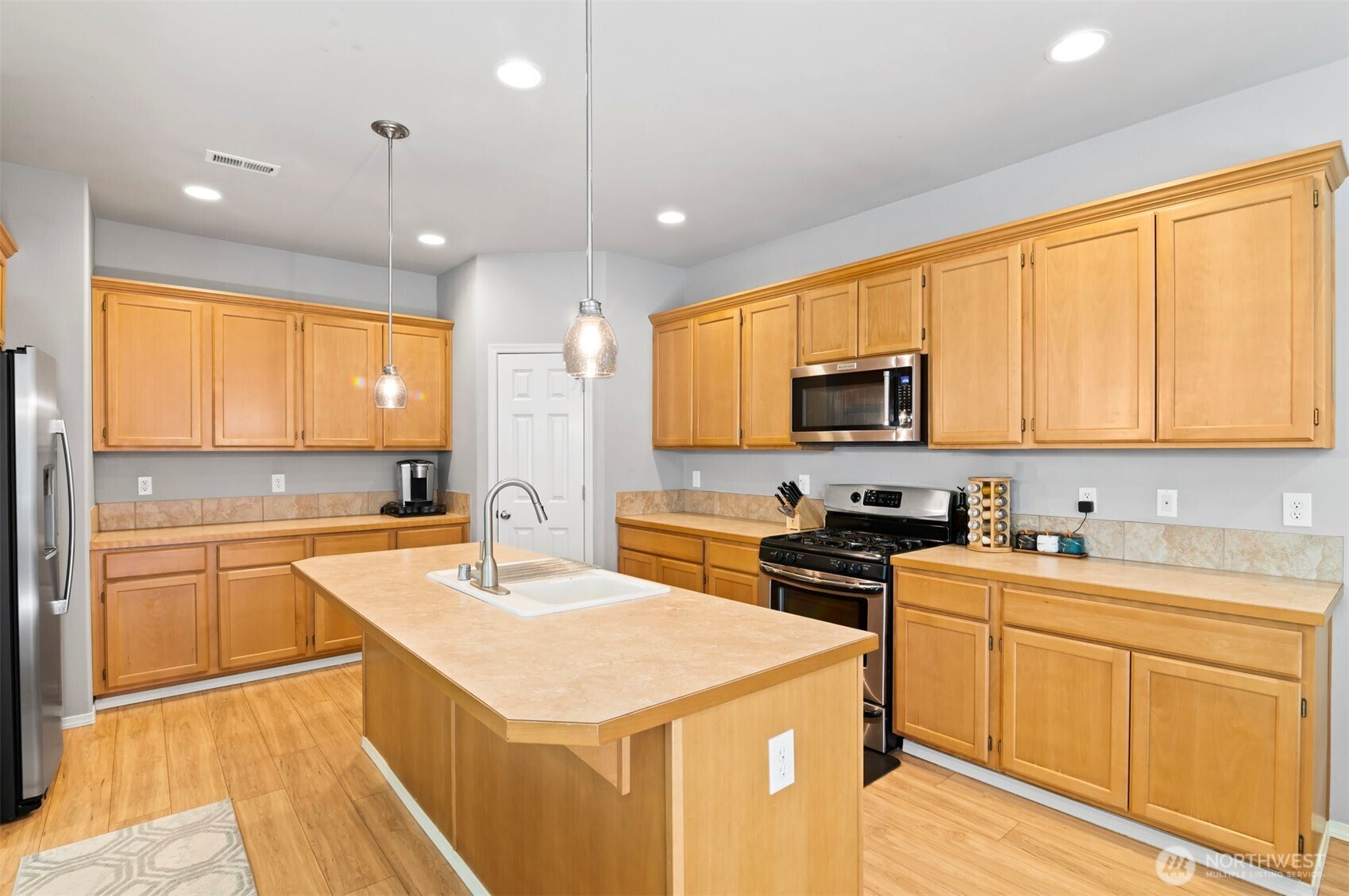 Lynnwood, Washington 98087, United States, 4 Bedrooms Bedrooms, ,3 BathroomsBathrooms,Residential,Active,130544