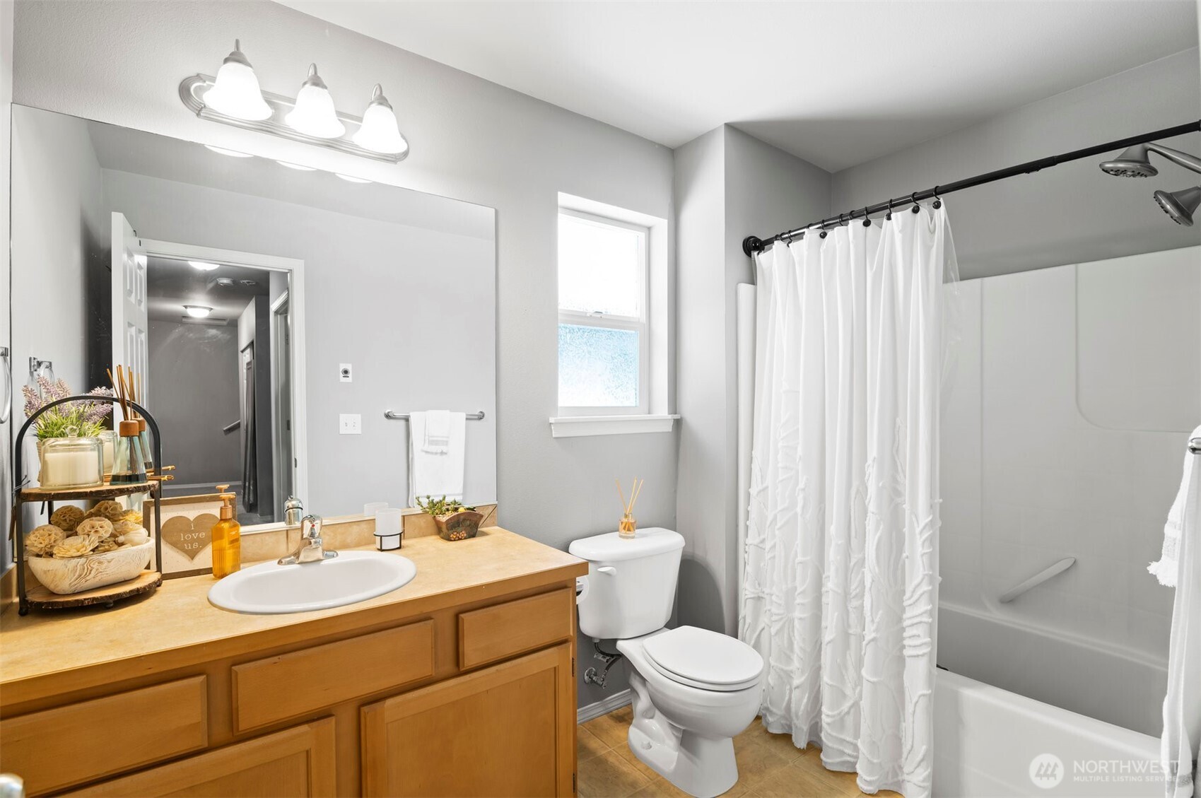 Lynnwood, Washington 98087, United States, 4 Bedrooms Bedrooms, ,3 BathroomsBathrooms,Residential,Active,130544