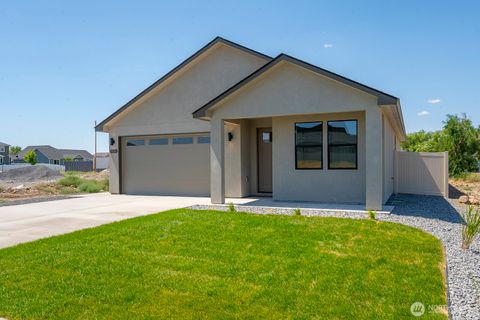 Photo of 1149 9th Avenue NE, Ephrata, WA 98823 (MLS # 2471629)