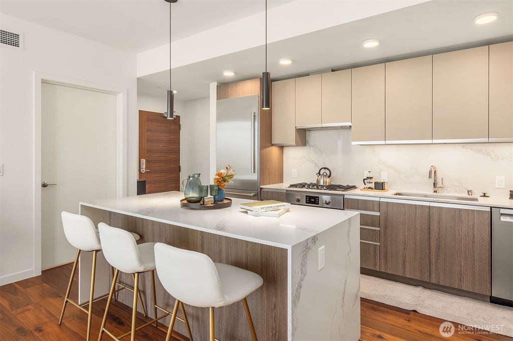 Photo of 800 Columbia Street #2609, Seattle, WA 98104 (MLS # 2570282)