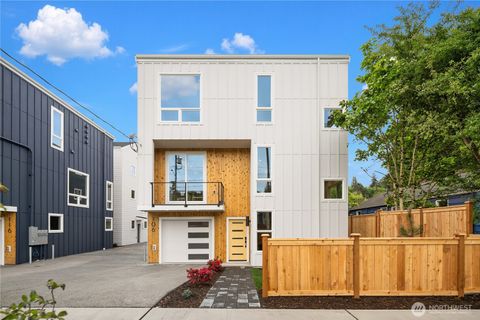 Photo of 106 29th Avenue E, Seattle, WA 98112 (MLS # 2530158)
