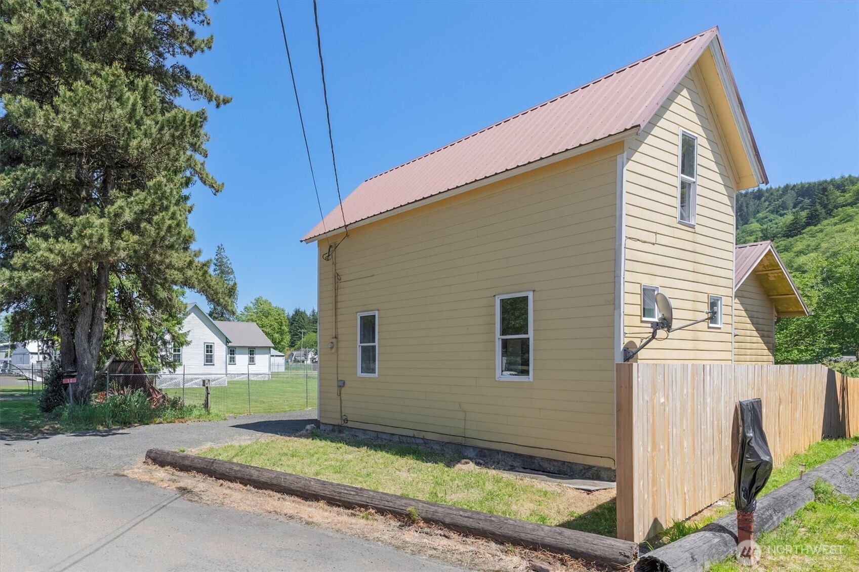 12 Fairgrounds Road