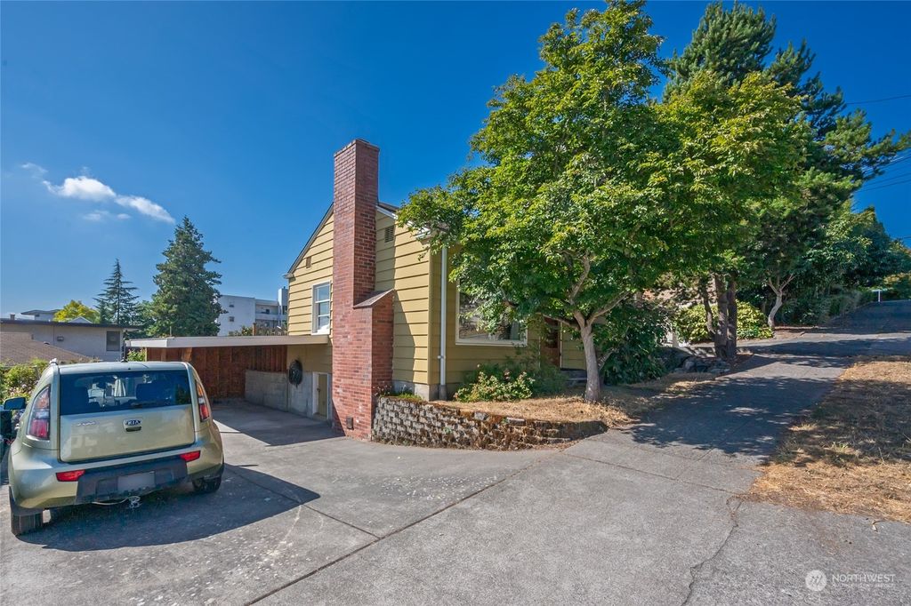 Photo of 1015 N 40th Street, Seattle, WA 98103 (MLS # 2159993)