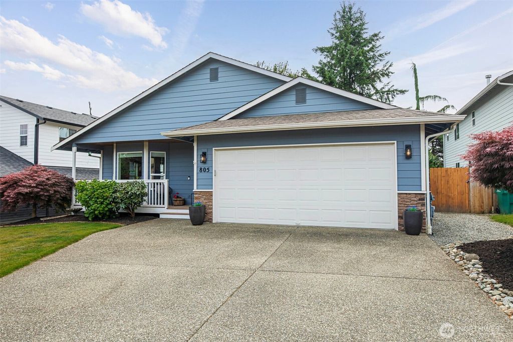 Photo of 805 N Granite Avenue, Granite Falls, WA 98252 (MLS # 2397216)