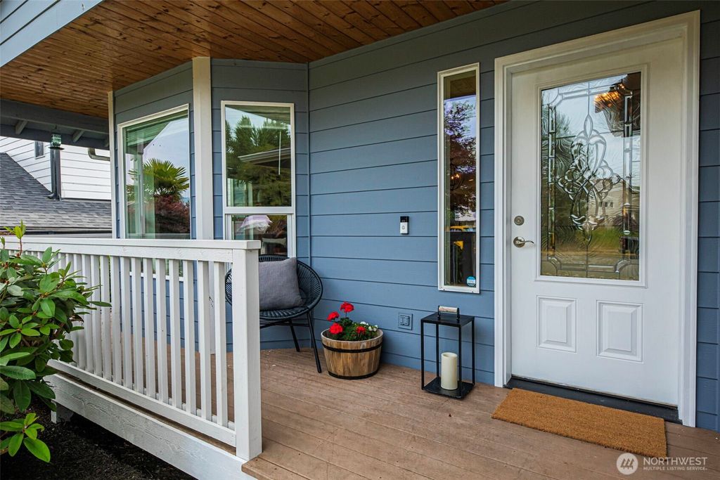Photo of 805 N Granite Avenue, Granite Falls, WA 98252 (MLS # 2397216)