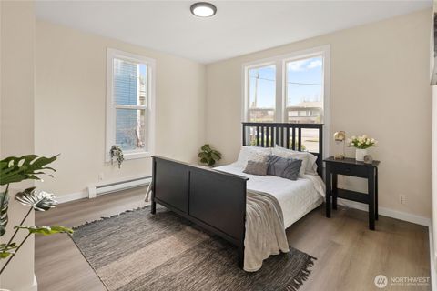 Photo of 1410 J Street St, Bellingham, WA 98225 (MLS # 2352060)