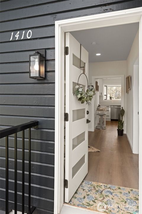 Photo of 1410 J Street St, Bellingham, WA 98225 (MLS # 2352060)