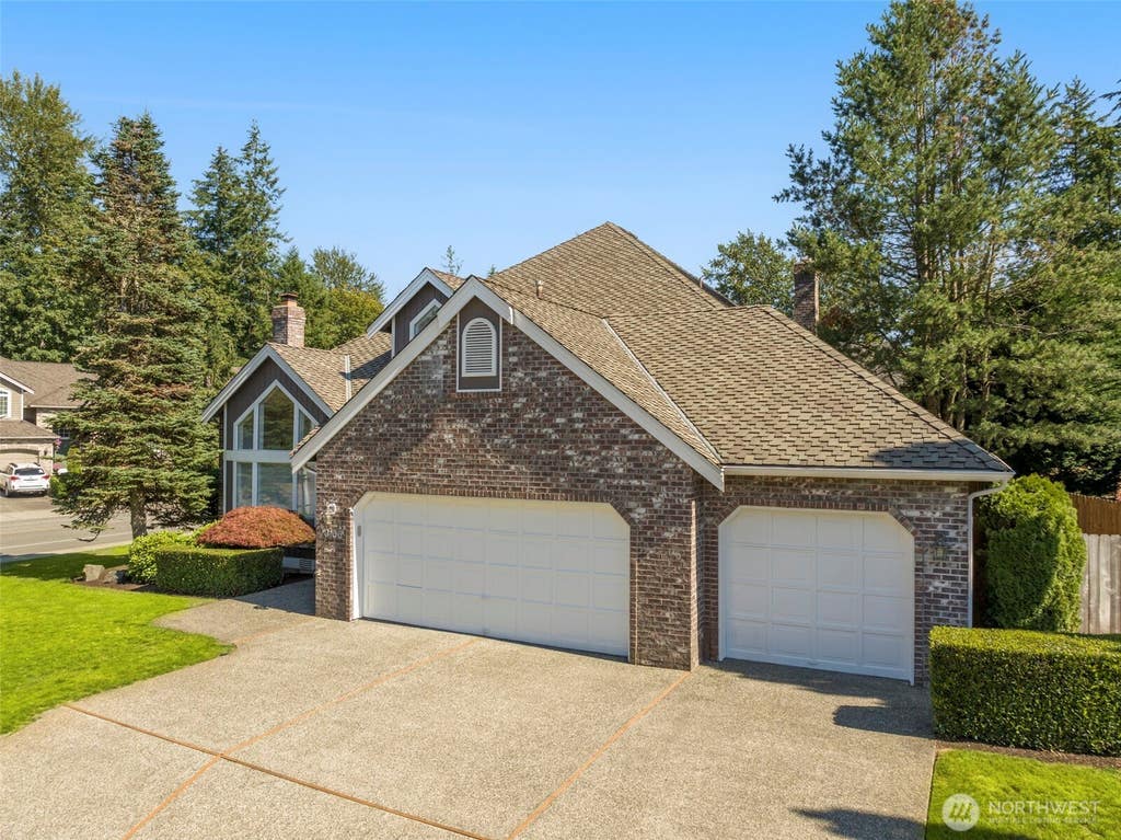 Photo of 3106 235th Avenue SE, Sammamish, WA 98075 (MLS # 2568651)