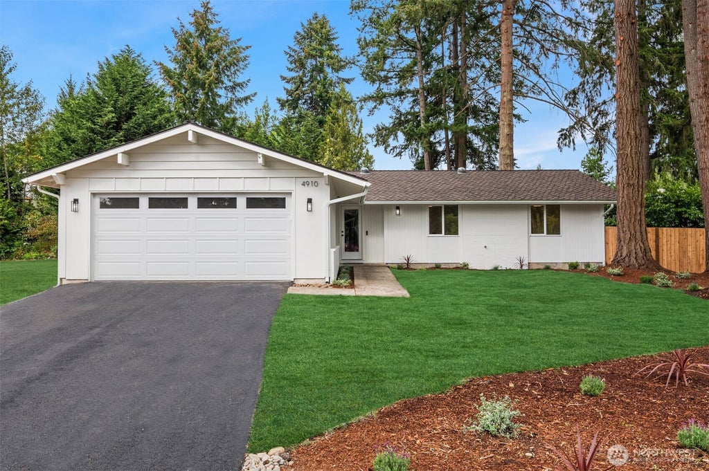 Photo of 4910 NE 1st Court, Renton, WA 98059 (MLS # 2580621)