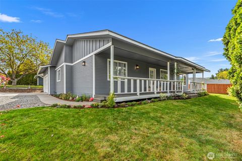 Photo of 600 10th Street NE, East Wenatchee, WA 98802 (MLS # 2510783)