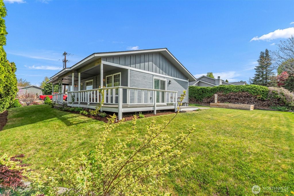 Photo of 600 10th Street NE, East Wenatchee, WA 98802 (MLS # 2510783)