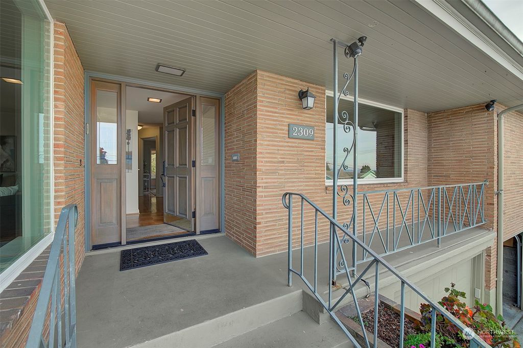 Photo of 2309 NW 90th Street, Seattle, WA 98117 (MLS # 2306468)
