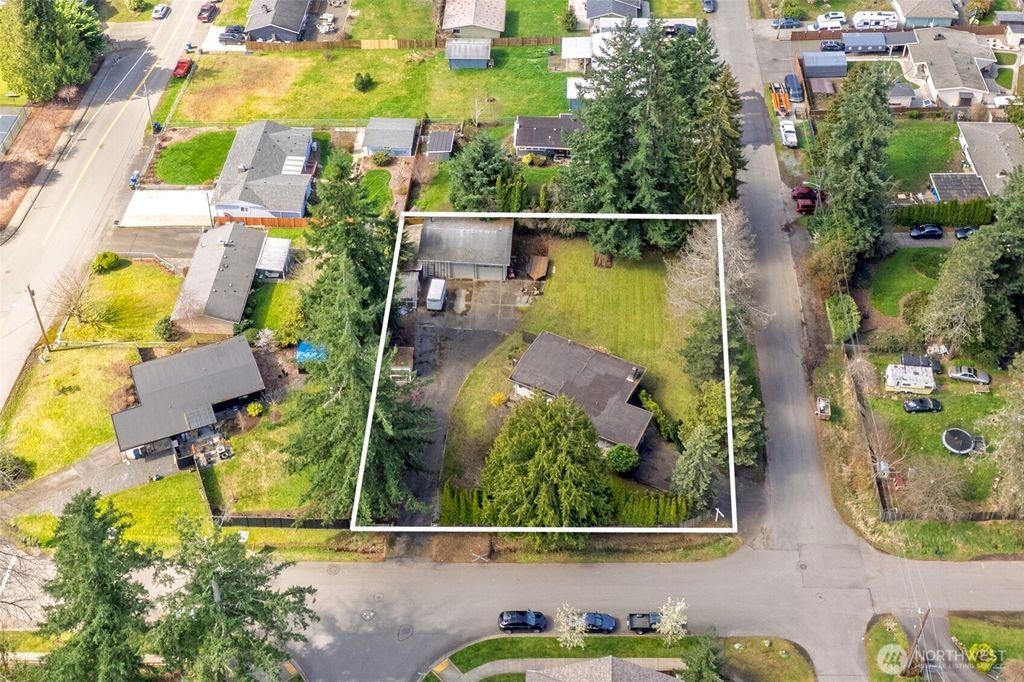 Photo of 16055 SE 135th Street, Renton, WA 98059 (MLS # 2510596)