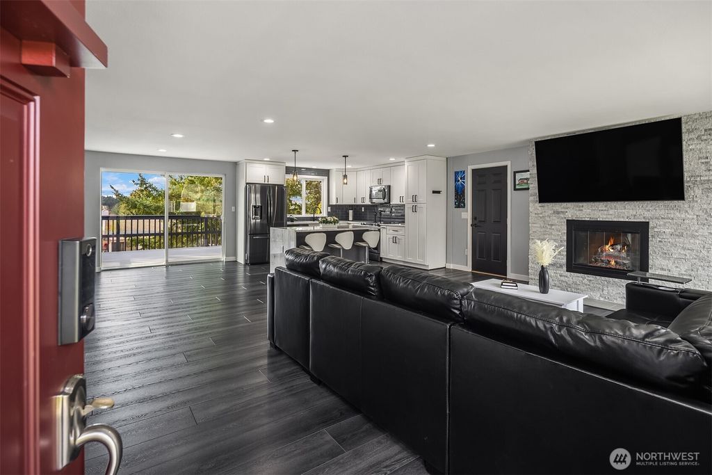 Photo of 32527 23rd Avenue SW, Federal Way, WA 98023 (MLS # 2483518)