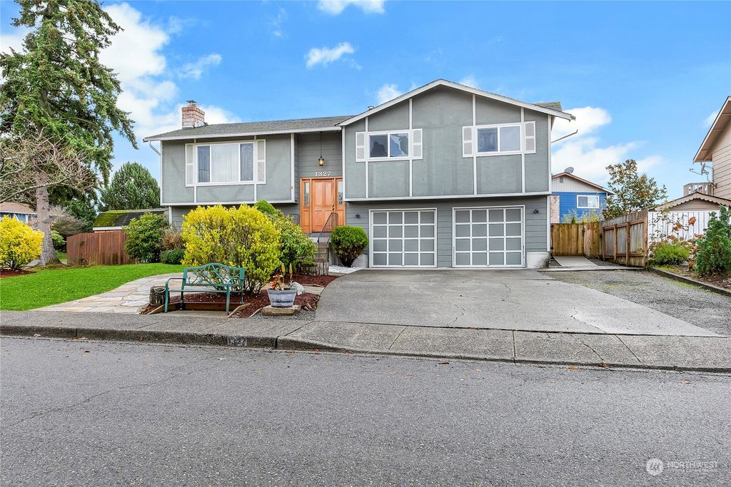 Photo of 1327 S 275th Place, Des Moines, WA 98198 (MLS # 2313653)
