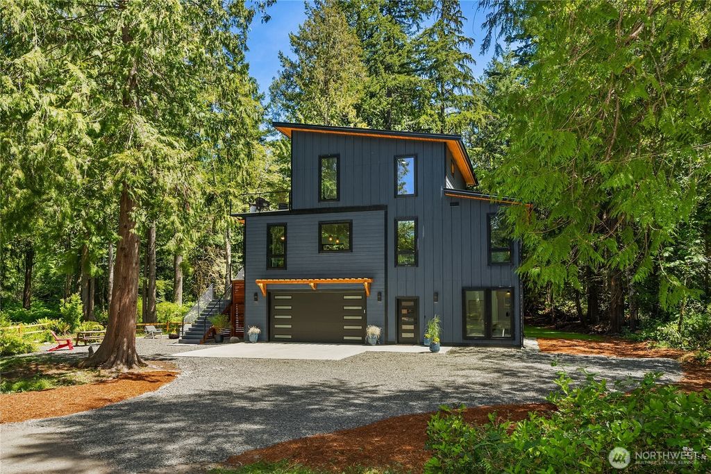 Photo of 10399 NE Pine Way, Bainbridge Island, WA 98110 (MLS # 2538939)