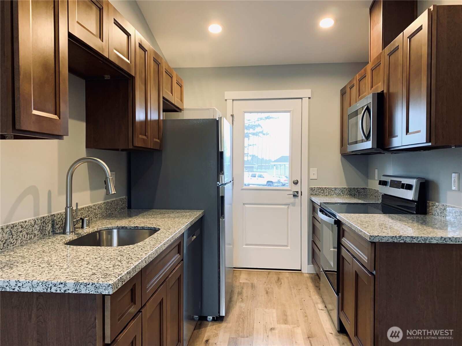 520 Dolphin Avenue NE