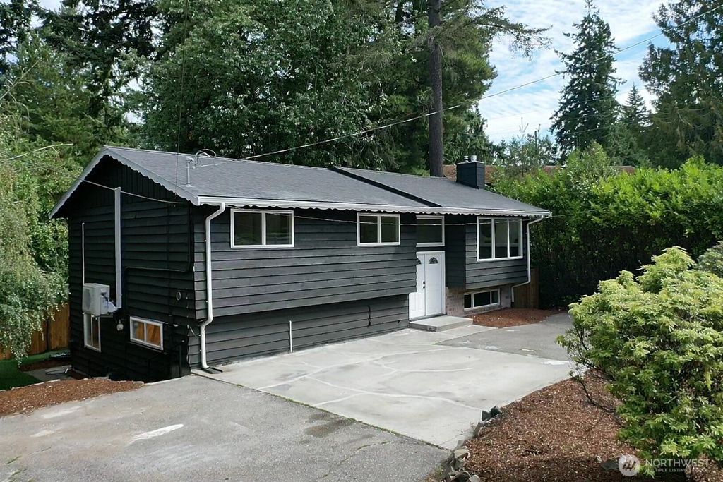 Photo of 336 NE 175th Street, Shoreline, WA 98155 (MLS # 2416929)