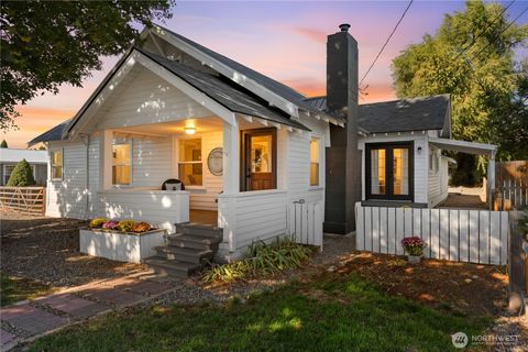 Photo of 405 W Illinois Avenue, Ellensburg, WA 98926 (MLS # 2441581)