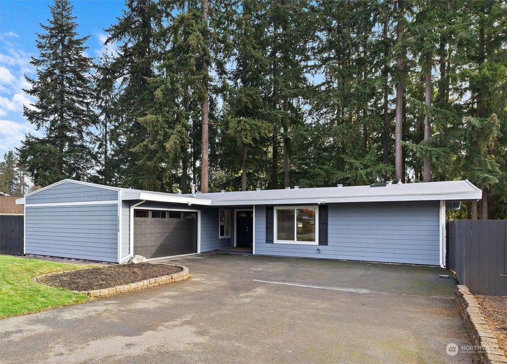 Photo of 14218 119th Avenue NE, Kirkland, WA 98034 (MLS # 2314284)