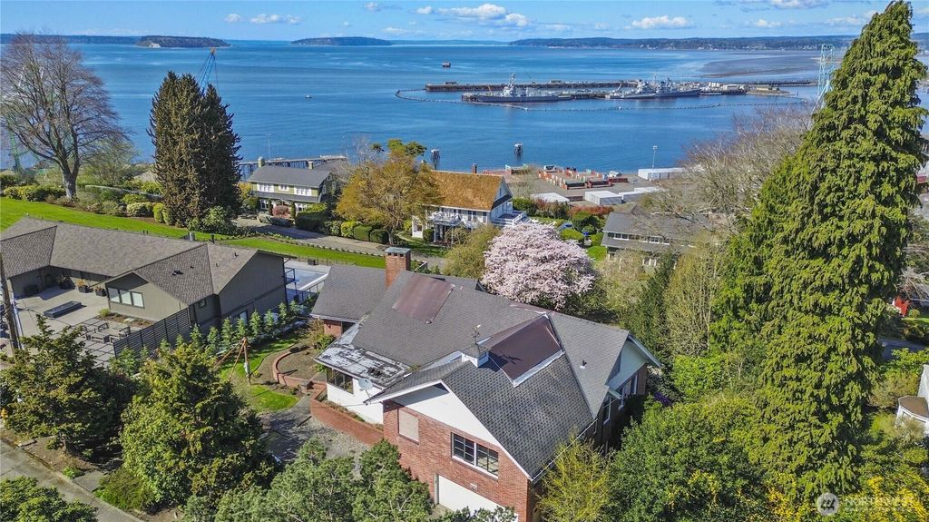 Photo of 515 Laurel Drive, Everett, WA 98201 (MLS # 2355722)