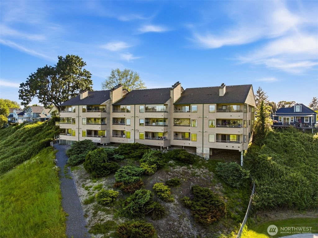 Photo of 101 Pine Ave AVE #105, Snohomish, WA 98290 (MLS # 2530169)