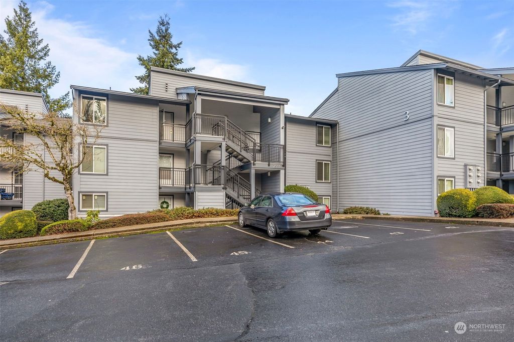 Photo of 2511 NE 4th Street #314, Renton, WA 98056 (MLS # 2192560)