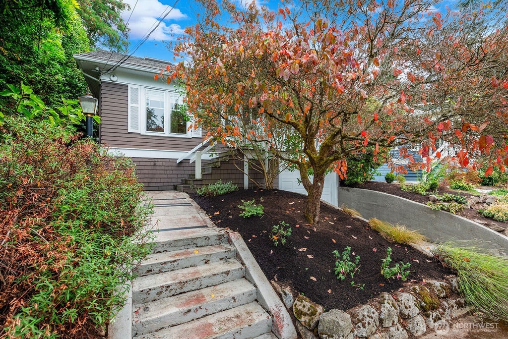 Photo of 6238 28th Avenue NE, Seattle, WA 98115 (MLS # 2584965)