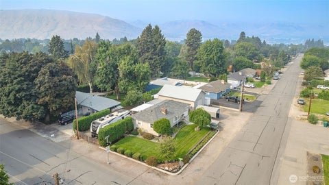 Photo of 1388 Tedford Street SE, East Wenatchee, WA 98802 (MLS # 2574010)