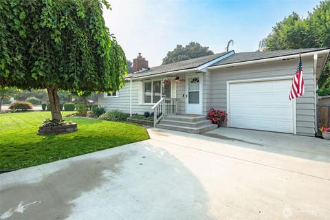 Photo of 1388 Tedford Street SE, East Wenatchee, WA 98802 (MLS # 2574010)