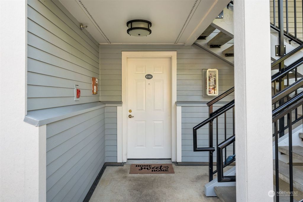 Photo of 250 NW Dogwood Street #E101, Issaquah, WA 98027 (MLS # 2159067)