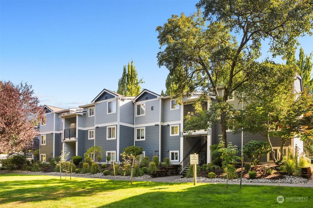 Photo of 250 NW Dogwood Street #E101, Issaquah, WA 98027 (MLS # 2159067)