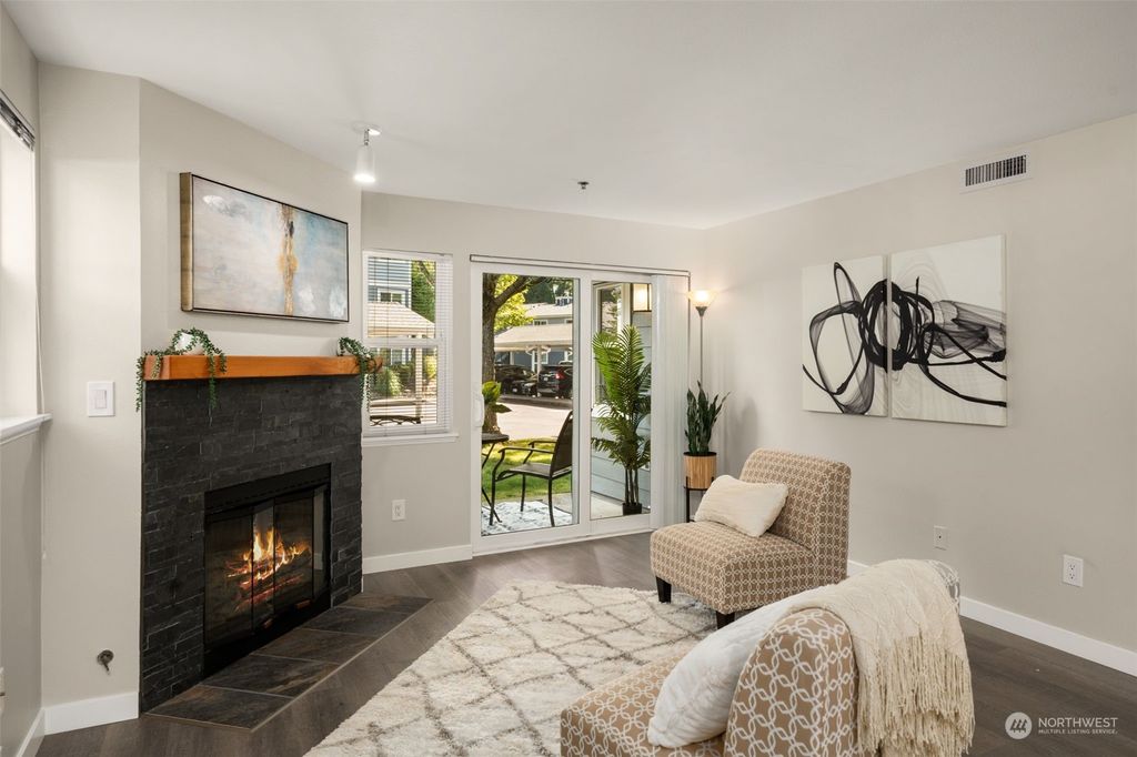 Photo of 250 NW Dogwood Street #E101, Issaquah, WA 98027 (MLS # 2159067)