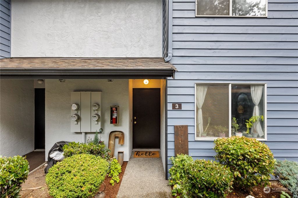 Photo of 290 NW Newport Way #A-3, Issaquah, WA 98027 (MLS # 2182816)