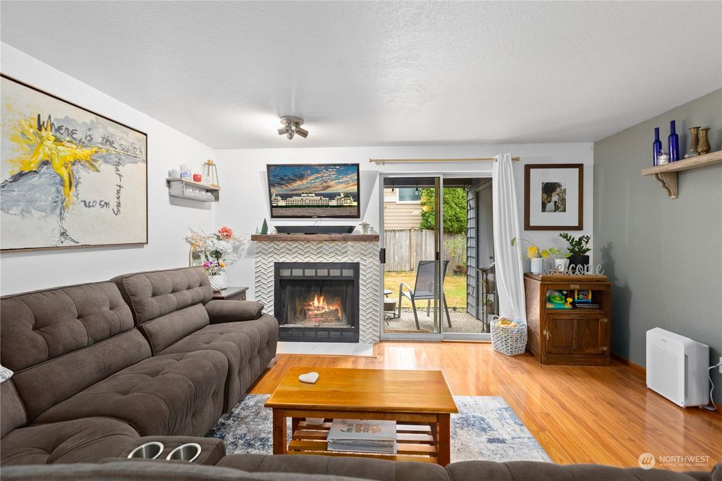 Photo of 290 NW Newport Way #A-3, Issaquah, WA 98027 (MLS # 2182816)