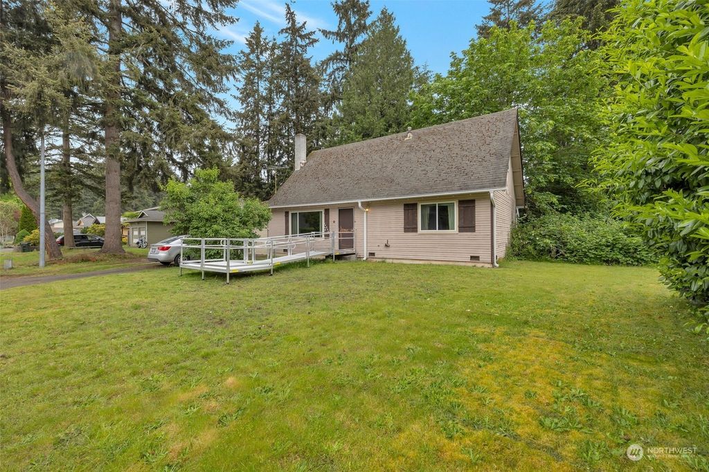 Photo of 14044 145th Avenue SE, Renton, WA 98059 (MLS # 2289369)