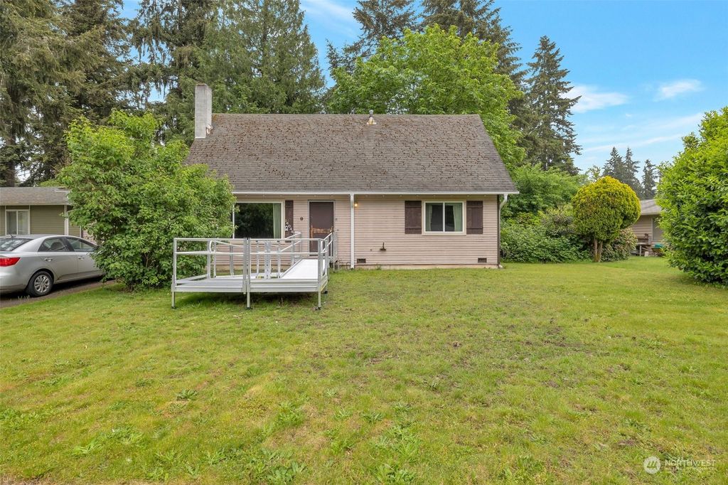 Photo of 14044 145th Avenue SE, Renton, WA 98059 (MLS # 2289369)