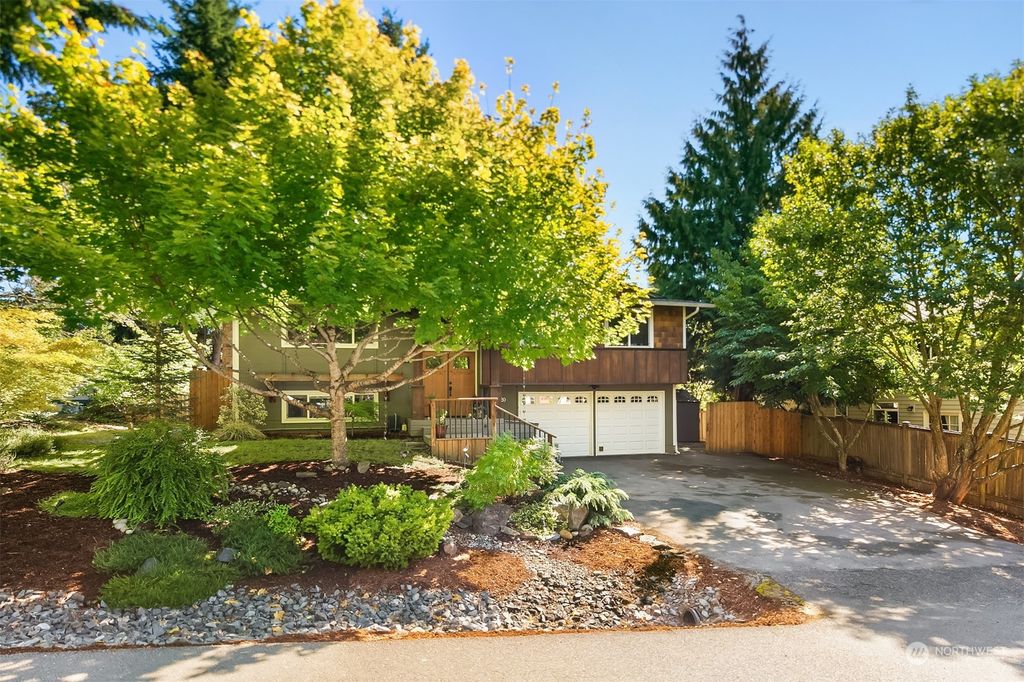 Photo of 19820 30th Avenue NE, Lake Forest Park, WA 98155 (MLS # 2036337)